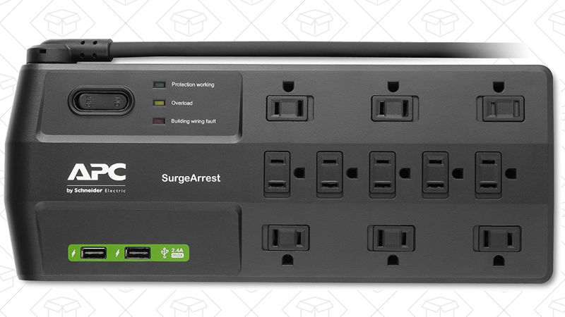 Regleta con Protector de Voltaje APC de 11 Enchufes, $25 después de usar cupón de $5